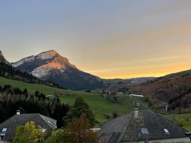 Magnifique Maison Renovee, 10Pers Rencurel ภายนอก รูปภาพ